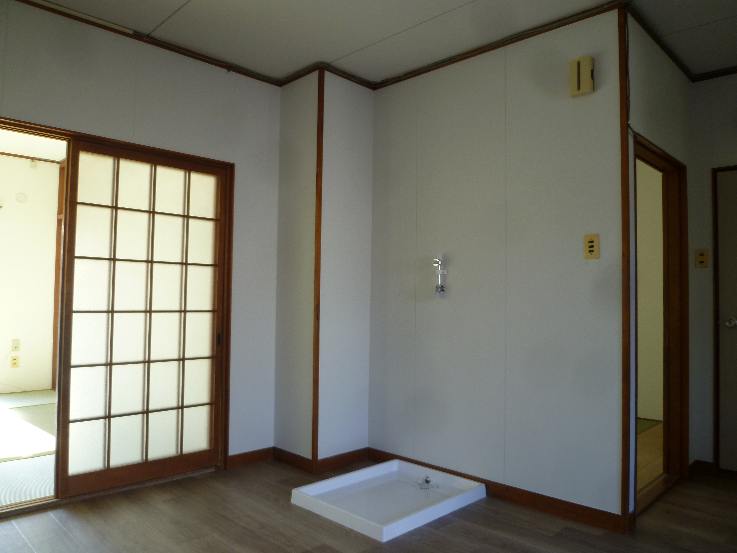 【DK内 AFTER】
パッと見て「キレイな部屋だな」という印象を与えることにより、入居者に選ばれる部屋になります。