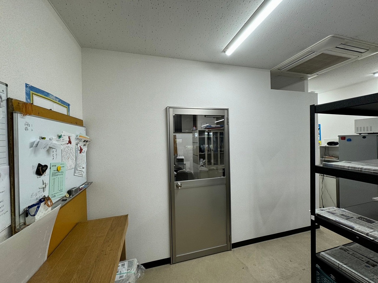 間仕切り工事は、様々な施工方法があります。
当社では、お客様のご要望をお伺いし、お客様に合った仕様をご提案をさせていただきます。
まずはお気軽にお問い合わせください。
北九州で愛されて48年
設計から施工まで
自社管理の建築会社です🏠
自社施工の為他社とは技術・価格・柔軟性が違います✨
その為工事後にお友達やご親戚をご紹介いただくケースが非常に多く、お客様にもご安心していただいております🙇🏻